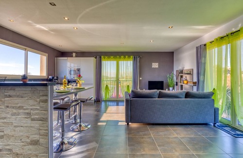 La Peyrade Villa | Villa "La Petite Maison Au Bord Du Canal" con terraza privada, jardín privado y Wi-Fi
