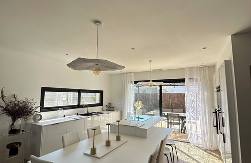 Lespignan Casa | Villa " la quiétude " 4 bd + swimming pool pets welcome.