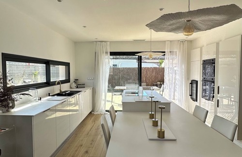 Lespignan Casa | Villa " la quiétude " 4 bd + swimming pool pets welcome.