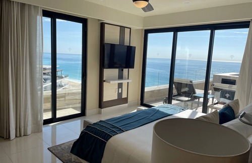 Chulavista Villa | Villa La Valencia 3 Bedroom Penthouse Oceanfront Suite - Overlooking the beach!