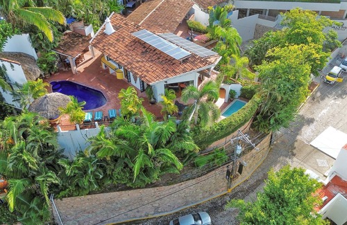 Amapas Villa | VILLA LADERA - Un exuberante oasis momentos de la playa