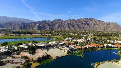 La Quinta Casa | Villa Lago - Luxe Infinity Edge Pool, Mountain & Lake Views #065943 4br