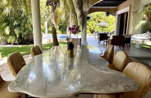 Zona Hotelera Villa | 5BR Waterfont Private Villa w/ Pool & Gardens