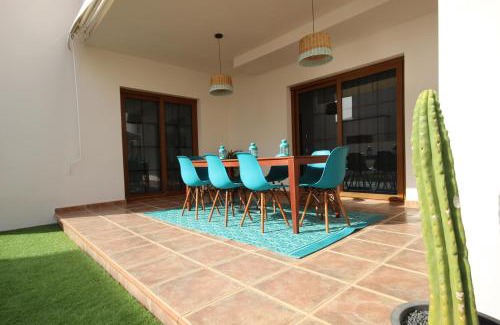 Costa Teguise Casa | Villa Las Caletas del Mar - Heated Pool