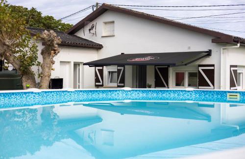 Barreiros Casa | Villa Las Catedrales - Frente a la playa - Amplio jardín - Piscina