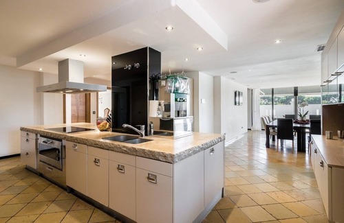 Artola Villa | Villa Las Dunas-Spectacular front-line beach Villa