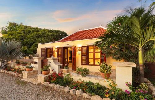 Savaneta Casa | Villa Laurence - Steps To Ocean Bliss By Lucha
