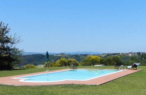 Toiano Villa | Villa "Le Ginestre" con piscina en las colinas toscanas.