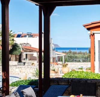 Asprouliani Villa | Villa Lea, stylish, with common pool