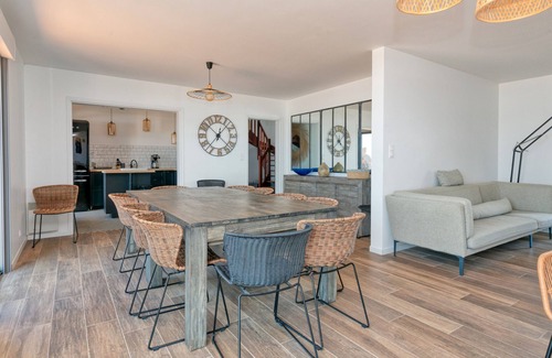 Batz-sur-Mer Villa | Villa 'Léa Vue Mer D'exception Plage' con vistas al mar, terraza privada y Wi-Fi
