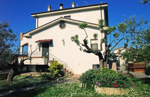 Citta Sant'Angelo Cama Y Desayuno | Villa Leandra