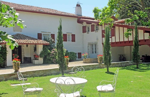 Behobie Casa | Villa LES CYPRÈS - Villa with pool, Urrugne