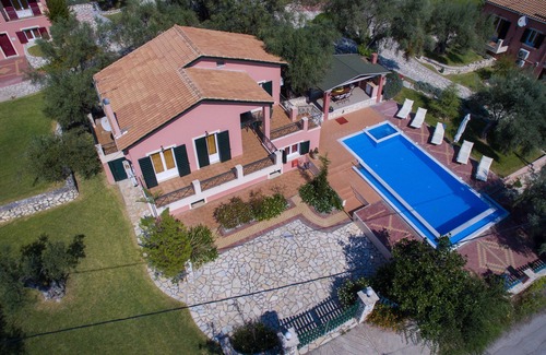 Kariotai Villa | Villa Levantes, villas cerca de playas, tiendas, panaderías, restaurantes y cafeterías.