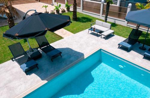 Nea Propontida Villa | Villa Liana , private Villa with pool and garden