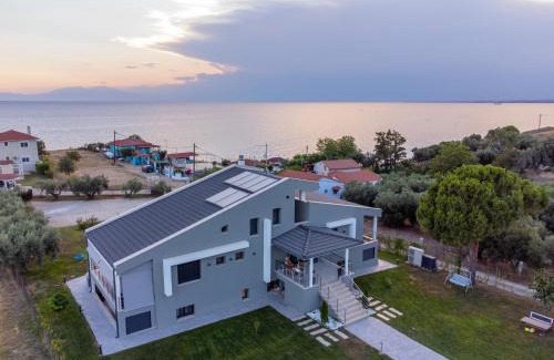 Nea Potidaia Casa | Villa Llanaj Residence 3 by Luxlikehome