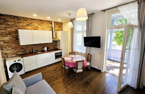 Juodkrante Apartamento | Villa Loebel 1881 - Exceptional two bedroom apartment with balcony