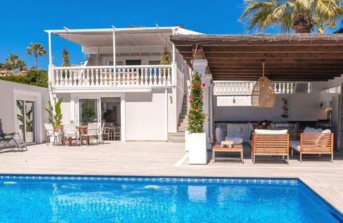 El Tesoro Villa | Villa Lorenza BBQ, sol y estilo casero