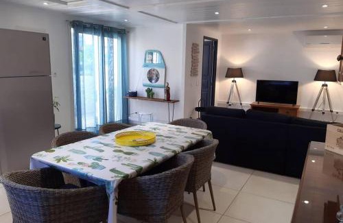 Etang Sale Les Bains Casa | VILLA LORET