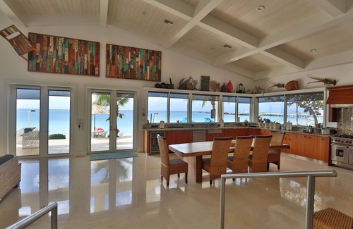 Alice Town Villa | Villa Los Cocos Private Luxurious Beachfront Villa - Bimini Bahamas