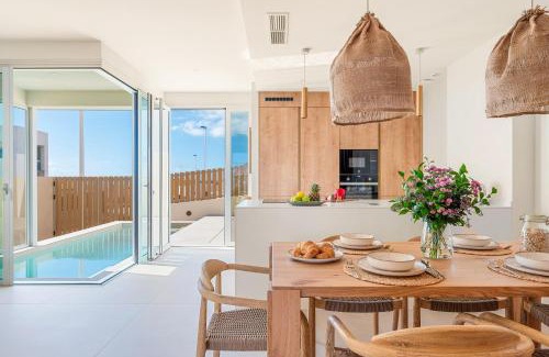 Las Eras Casa | Villa Los Linos - plunge pool and natural beauty