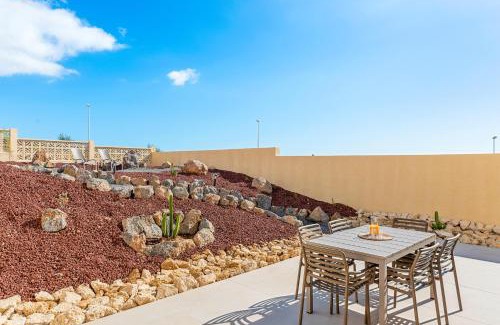 Las Eras Casa | Villa Los Linos - plunge pool and natural beauty