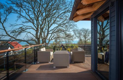 Breege Villa | Villa Lotsenhäuser Rügen - Luxus Ferienhaus - 3 Schlafzimmer - Sauna - Dachterrasse mit Boddenblick