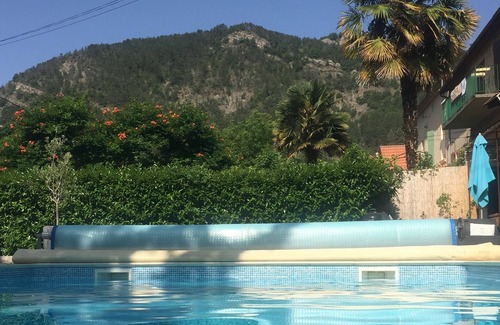 Digne-les-Bains Villa | Villa Louise and its spacious, warm and quiet swimming pool 3 'from the city center
