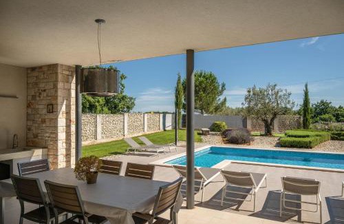 Jursici Villa | Villa Lounge Kapelana with Private Pool, Basketball, Volleyball & Football