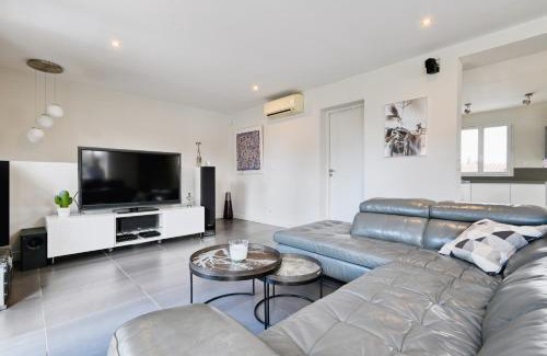 Les Trois Lucs Villa | Villa Lucet Furnished house