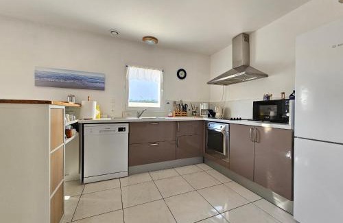 La Faute-sur-Mer Casa | Villa lumineuse et confortable, à 600m de la plage, proche commerces, jardin et WiFi inclus - FR-1-476-26