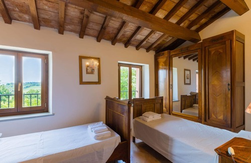 Pesaro Villa | Villa Luna with pool in Pesaro, surrounded by the beauty of Monte San Bartolo