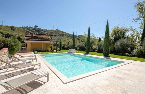 Carrara Villa | Villa Lunense en Carrara - Toscana