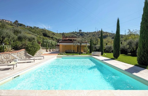 Carrara Villa | Villa Lunense en Carrara - Toscana