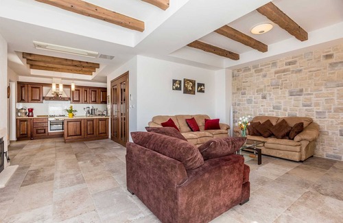 Linardici Casa | Villa LURDA con magníficas vistas al mar y piscina climatizada.