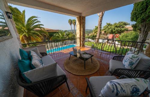 Condado del Jaruco Villa | VIlla Lux Gallery, Ideal Familias o Grupos con Piscina & Aircon