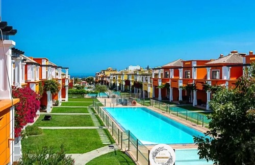 Luz de Tavira Villa | Villa 'Lux House' con piscina compartida, Wi-Fi y aire acondicionado