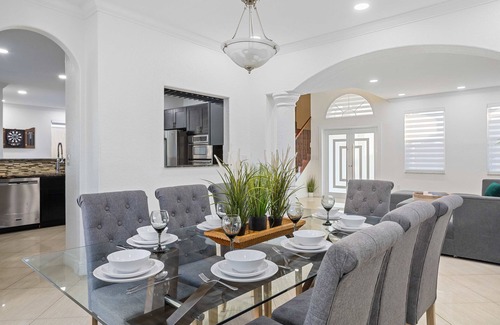 Tamiami Villa | Villa Luxe 5BR Pool & Jacuzzi Fire Pit Piano Pool Table in brilliant Miami