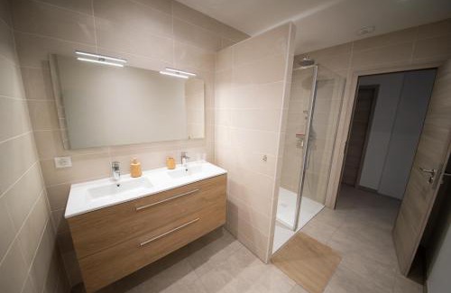 Amneville Villa | Villa Luxe La Bulle Dorée Spa jacuzzi privatif Amneville centre touristique face snowhall