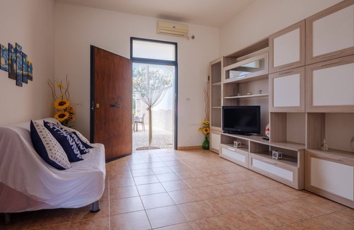 Torre Lapillo Villa | Villa 'Maestrale Torre Lapillo' with Private Terrace, Wi-Fi and Air Conditioning
