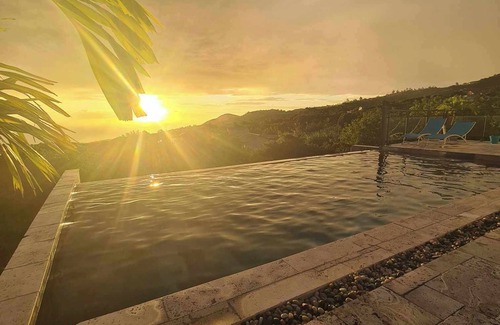 Petite-ÃŽle Cama Y Desayuno | Villa Maho with breathtaking views