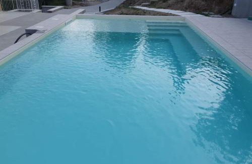 Albisano Apartamento | Villa Malù - APT Amalia - Piscina e vista lago