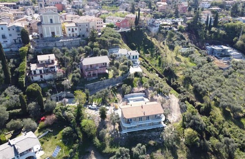 Albisano Apartamento | Villa Malù - APT Luisa Piscina e vista lago