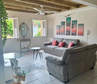 Case-Pilote Casa | Villa Mamour