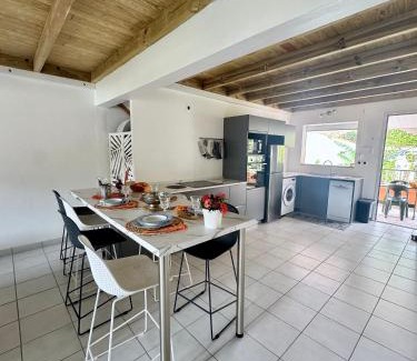 Case-Pilote Casa | Villa Mamour