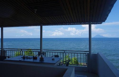 Tanahwangko Casa | Villa Manja Tanahwangko Ocean-Front Manado