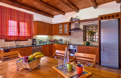 Asteri Villa | Un tradicional, Hospitalario Villa de 3 dormitorios con piscina privada