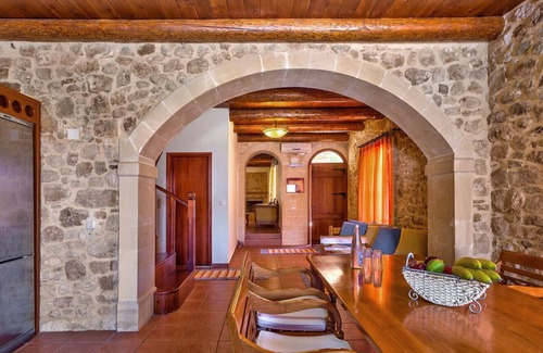 Asteri Villa | Un tradicional, Hospitalario Villa de 3 dormitorios con piscina privada