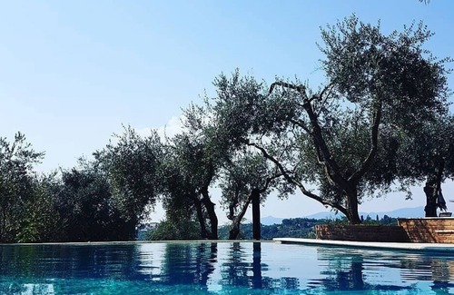 Forcoli Villa | Impresionante villa de lujo con una hermosa piscina, amplios jardines y comedor en Alfreso
