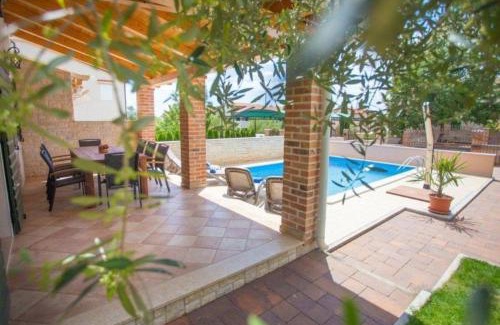 Vabriga Casa | Villa Mare mit Pool, Garten, klimatisiert, bis 6 Personen, bei Lanterna Resort