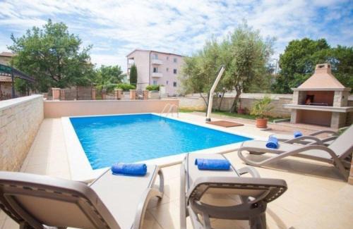Vabriga Casa | Villa Mare mit Pool, Garten, klimatisiert, bis 6 Personen, bei Lanterna Resort